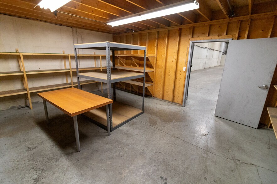 More Photos Of 7004-7042 30th St SE, Calgary Service For Lease