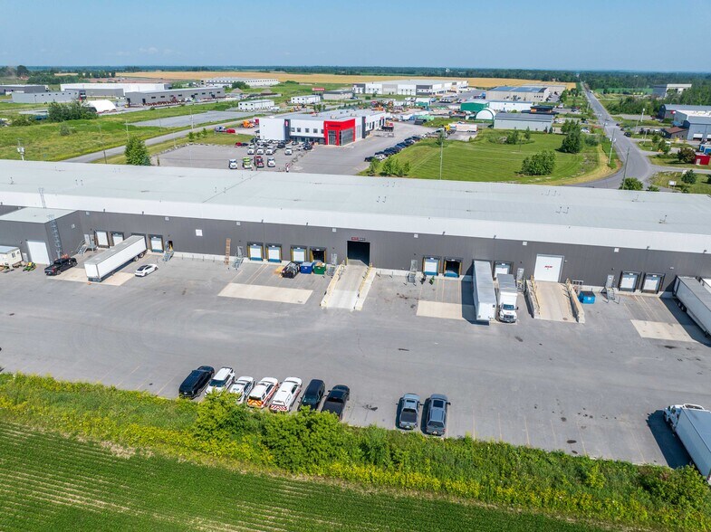 More Photos Of 379B Corduroy Rd, Ottawa Warehouse For Lease