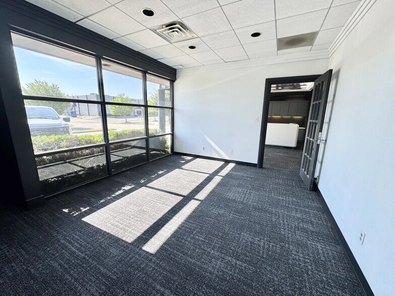 More Photos Of 7925 N Wilshire Ct, Oklahoma City Manufacturing For Lease