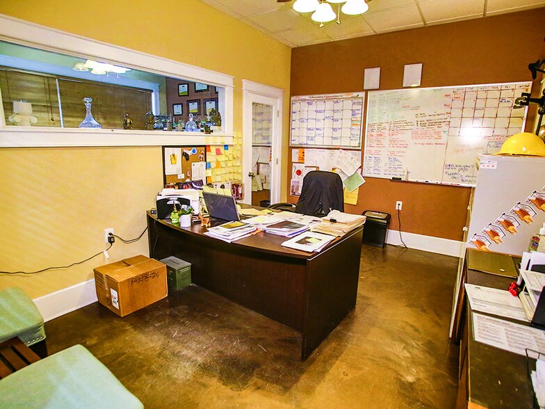 More Photos Of 42 Windsor Hwy, New Windsor Township Storefront Retail Office For Lease