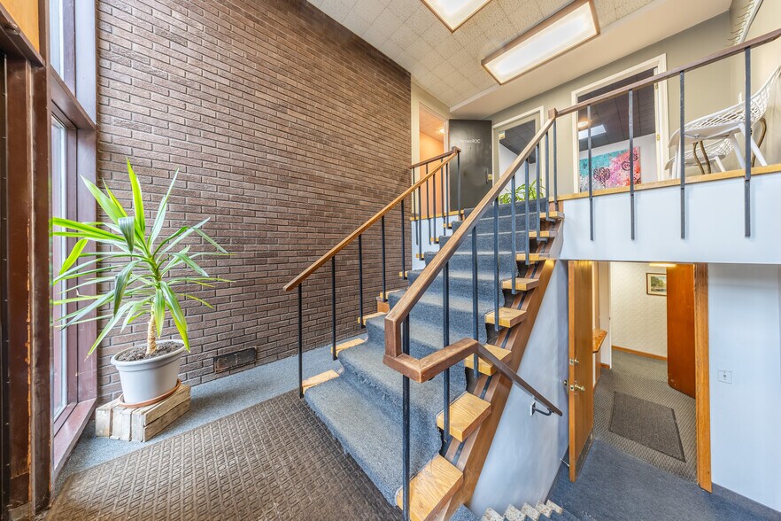 More Photos Of 71 Park Ave, Rochester Medical For Sale