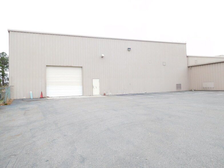 More Photos Of 917 Commerce Cir, Hanahan Warehouse For Sale