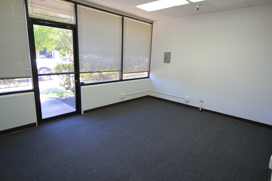 More Photos Of 96-1173 Waihona St, Pearl City Warehouse For Lease