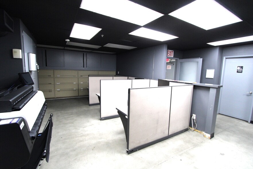 More Photos Of 133 - 135 E Maple Ave, Monrovia Warehouse For Lease