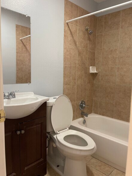 More Photos Of 4905 Kashmere St, Houston Apartments For Sale