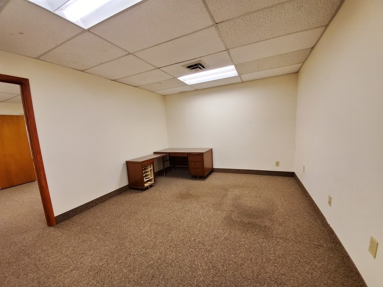 More Photos Of 227 28th St, Newport News Storefront Retail Office For Lease