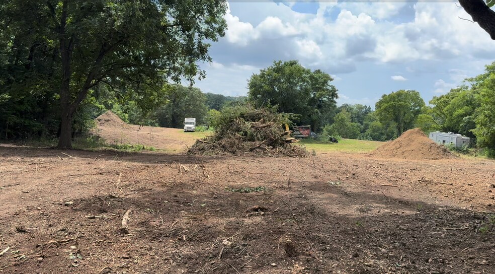 More Photos Of I-40 Exit 415, Dandridge Land For Lease
