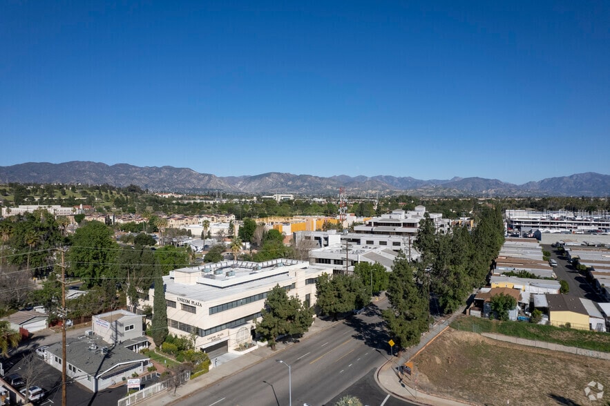 More Photos Of 15535 San Fernando Mission Blvd, San Fernando Medical For Lease