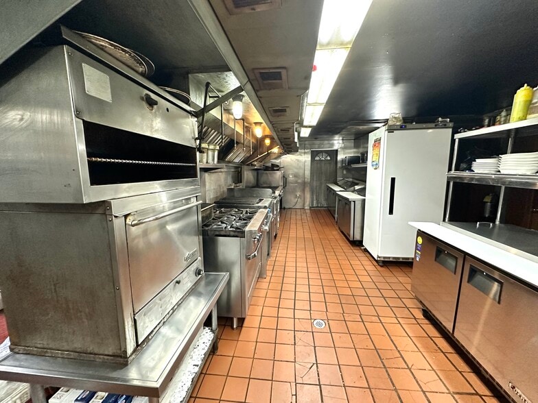 More Photos Of 8390 Seneca Tpke, New Hartford Restaurant For Sale