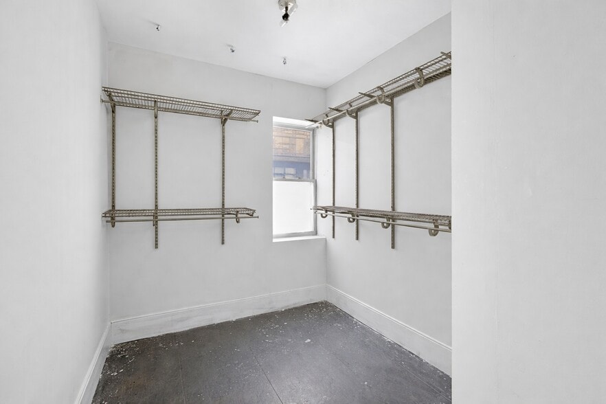 More Photos Of 916 Blagden Aly NW, Washington Flex For Sale