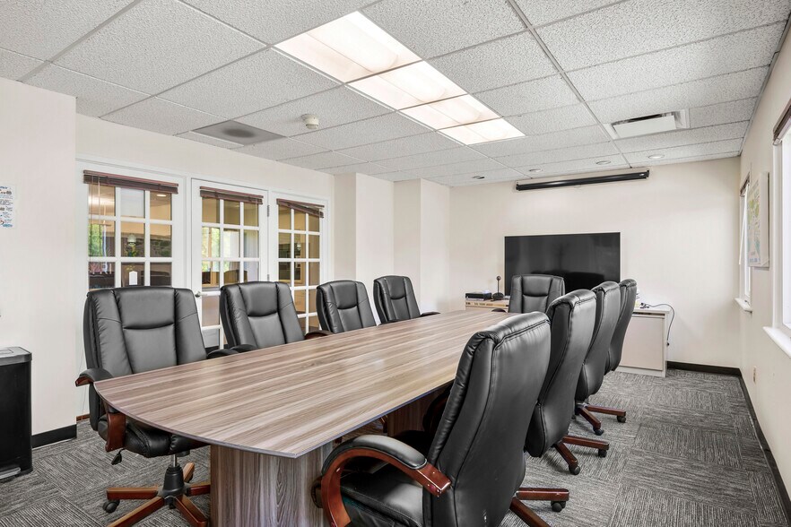 More Photos Of 25 Delaware Ave, Delmar Office For Sale