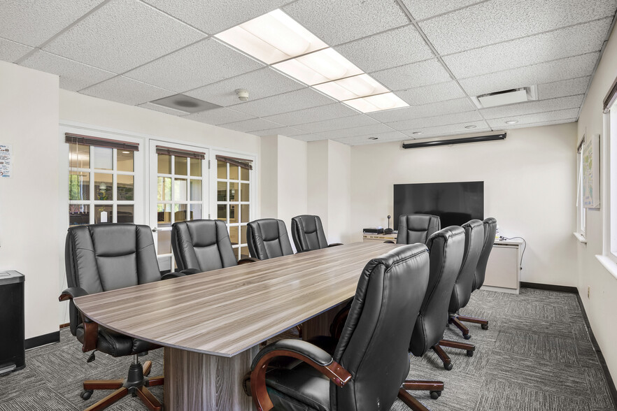 More Photos Of 25 Delaware Ave, Delmar Office For Sale
