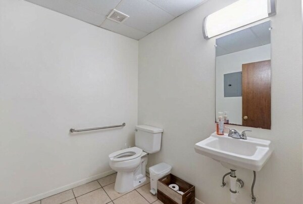 More Photos Of 1411 Turtle Creek Dr, Lufkin Office For Lease