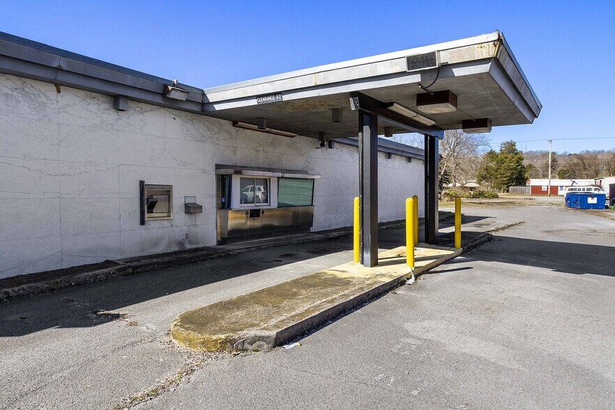 More Photos Of 1980 Oak Ridge Tpke, Oak Ridge Bank For Sale