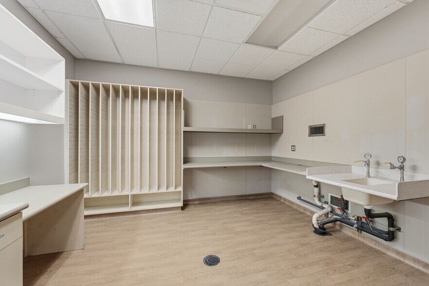 More Photos Of 6825 Burden Blvd, Pasco Medical For Lease