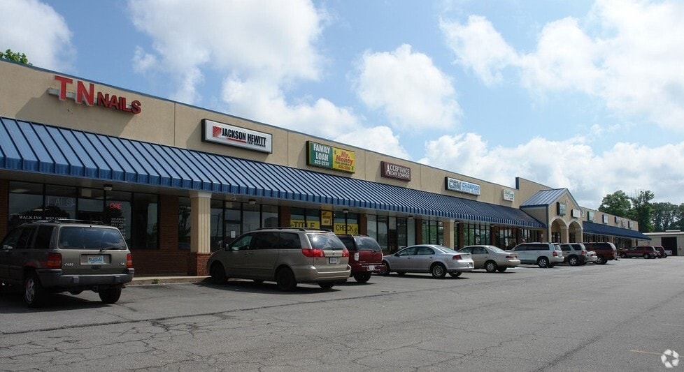 More Photos Of 1225 Snow St, Oxford Freestanding For Lease