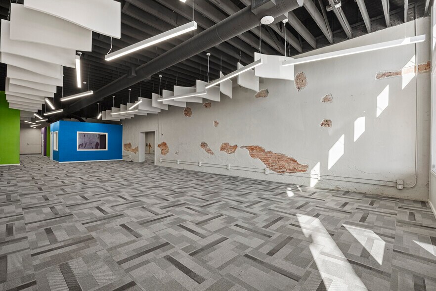 More Photos Of 105 N 4th St, Wills Point Freestanding For Sale