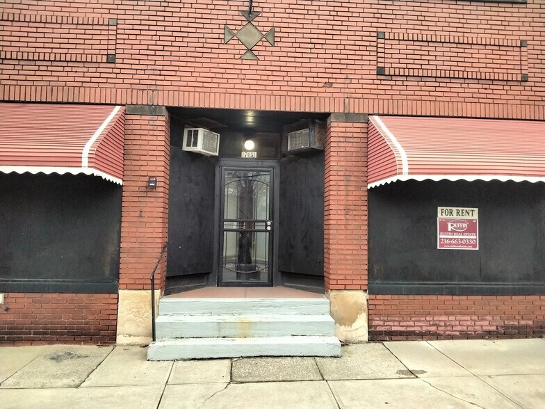 Primary Photo Of 17051 Libby Rd, Maple Heights Storefront Retail Residential For Lease