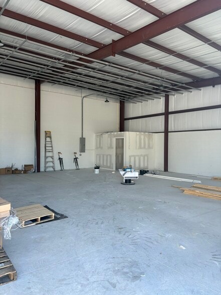 More Photos Of 14050 N Florida Ave, Tampa Unknown For Lease