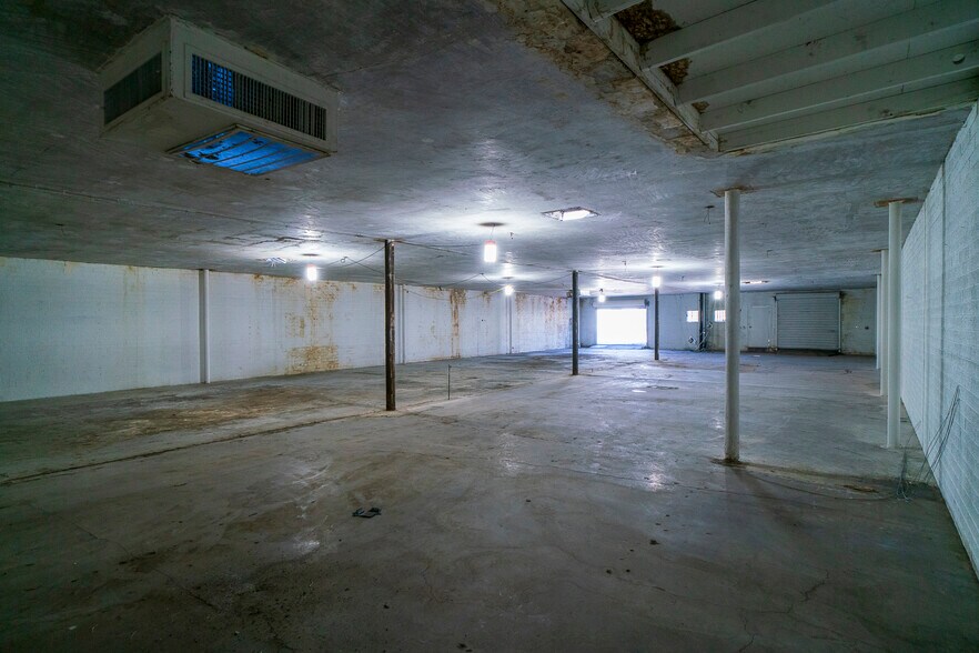 More Photos Of 826-830 S Main St, Las Vegas Storefront For Sale