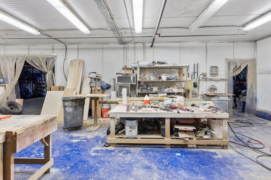 More Photos Of 13050 NW 43rd Ave, Opa Locka Warehouse For Lease