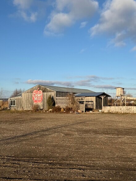 Primary Photo Of 14840 US Highway 59 NE, Thief River Falls Garden Center For Sale