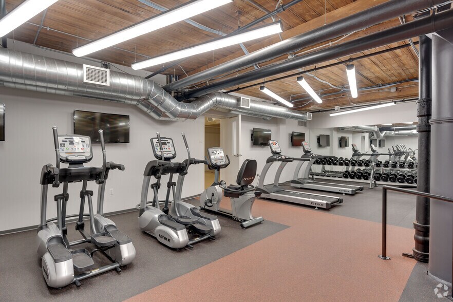 More Photos Of 600 W Fulton St, Chicago Office Residential For Sale
