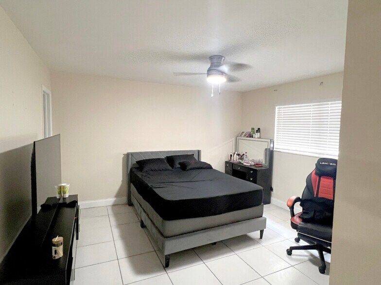 More Photos Of 2134 Lincoln St, Hollywood Apartments For Sale
