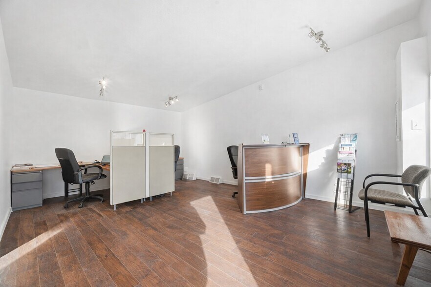 More Photos Of 2404 Saw Mill Run Blvd, Pittsburgh Storefront For Sale