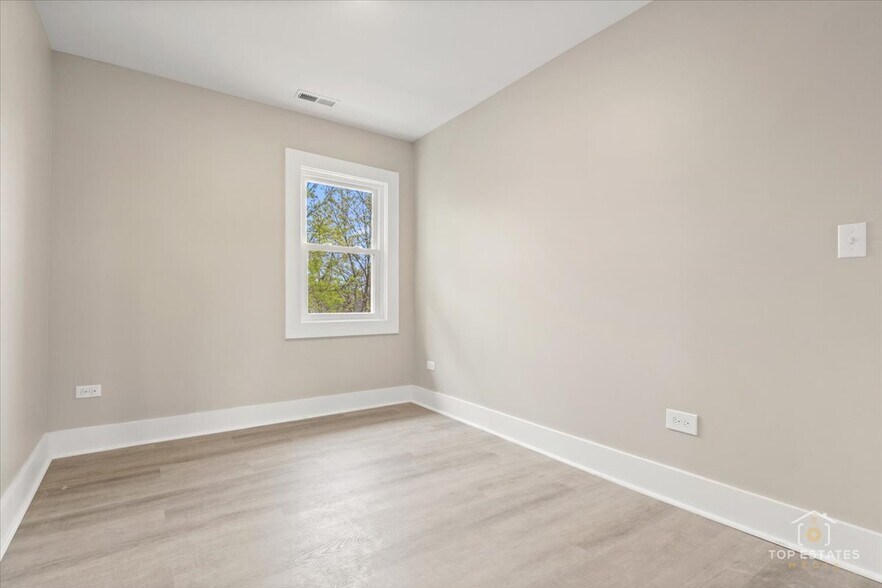 More Photos Of 1542 Victoria Ave, North Chicago Apartments For Sale