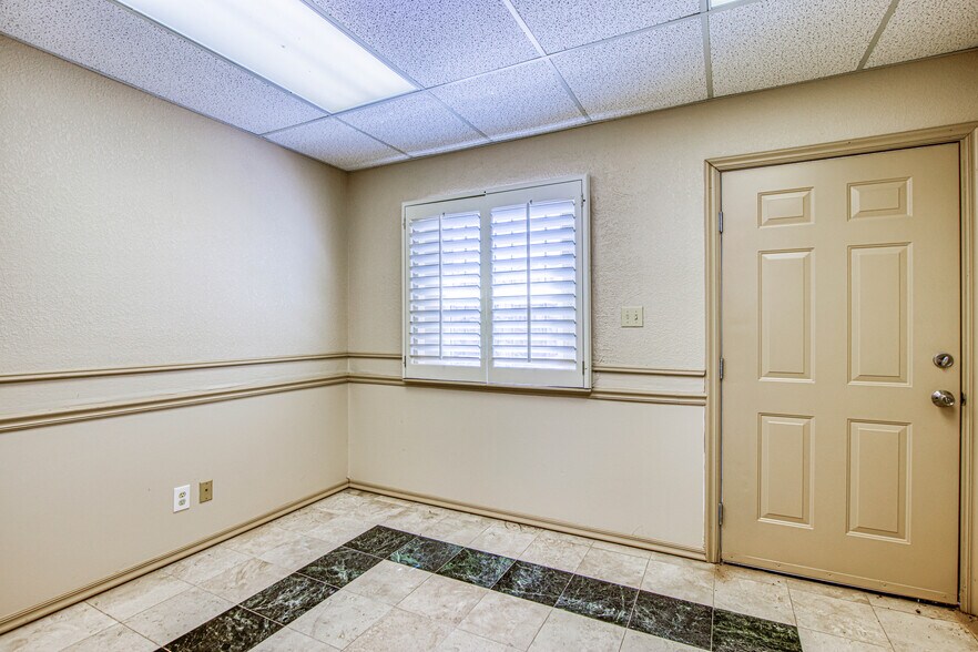 More Photos Of 361 Vinton Rd, Anthony Medical For Lease