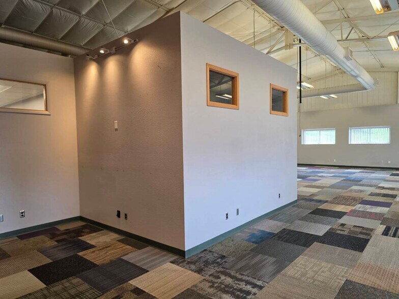 More Photos Of 1115 Commercial Ave, Reedsburg Service For Lease