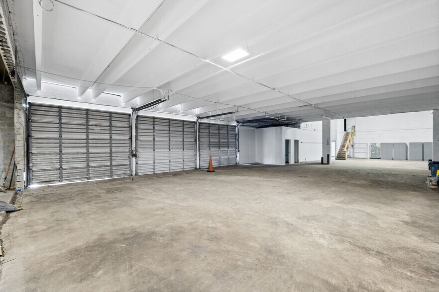 More Photos Of 4126 SW 47th Ave, Davie Service For Lease