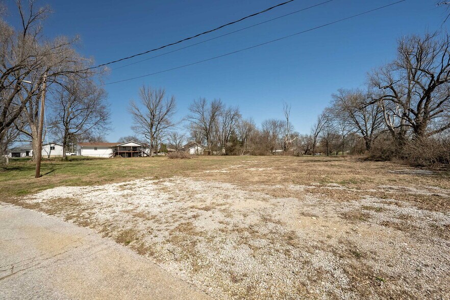 More Photos Of 302 S Lincoln Dr, Troy Office For Lease