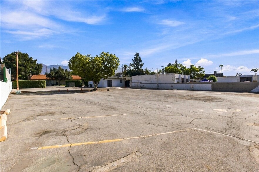 More Photos Of 2060 E Foothill Blvd, Pasadena Freestanding For Sale