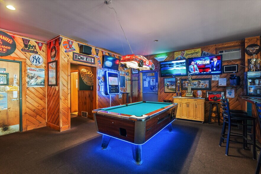 More Photos Of 1524 Van Vranken Ave, Schenectady Bar For Sale