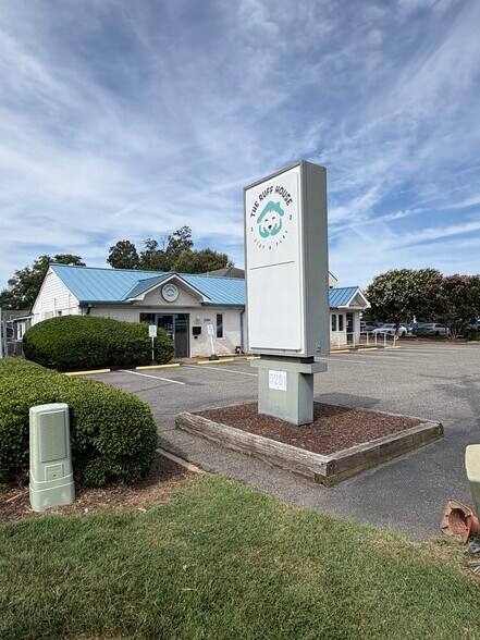 More Photos Of 5201 Virginia Beach Blvd, Virginia Beach Veterinarian Kennel For Lease