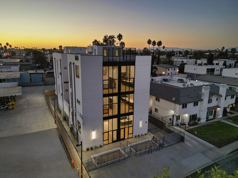 Primary Photo Of 5617 Klump Ave, North Hollywood Office Residential For Lease