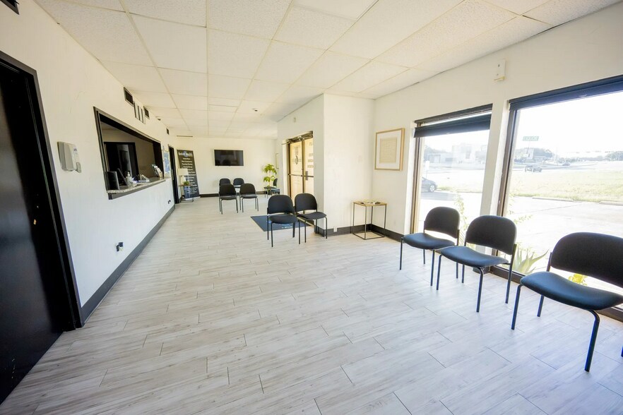 More Photos Of 517 N Carrier Pky, Grand Prairie Medical For Lease