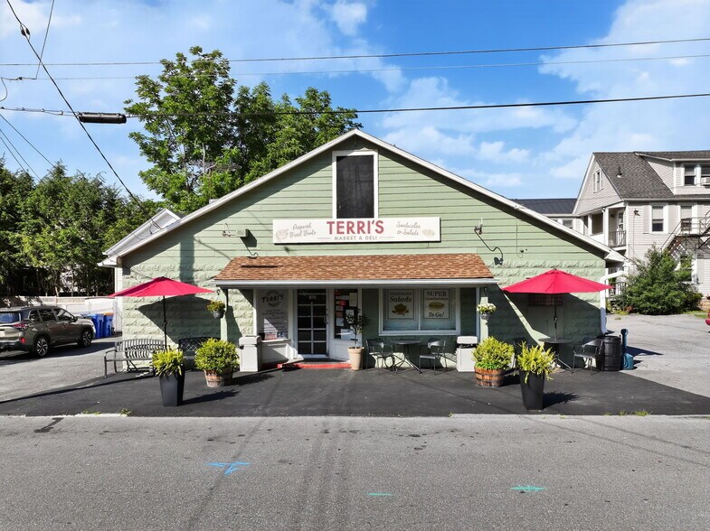 Primary Photo Of 56 Emerson St, Kingston Convenience Store For Sale