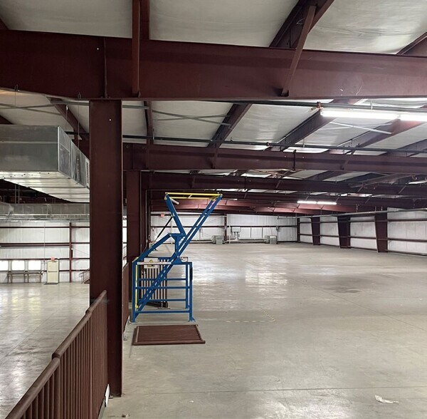 More Photos Of 8801 Corporate Square Ct, Jacksonville Warehouse For Sale