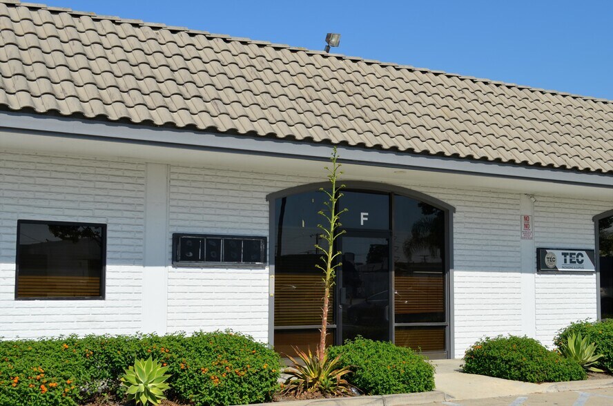 More Photos Of 2800 S Main St, Santa Ana Warehouse For Sale