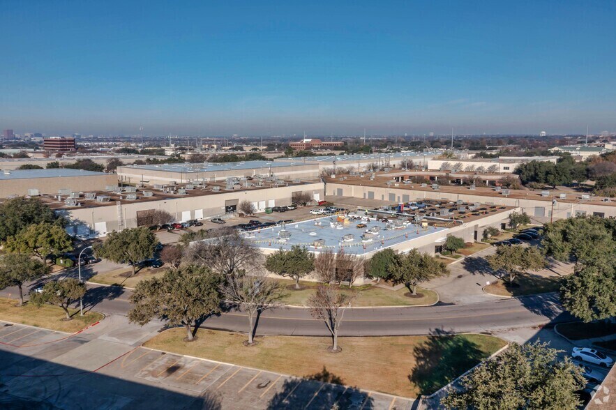 More Photos Of 9841-9879 Chartwell Dr, Dallas Distribution For Lease