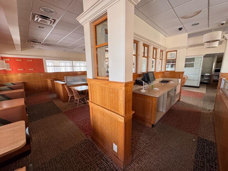 More Photos Of 2439 E Sharon Rd, Cincinnati Restaurant For Sale