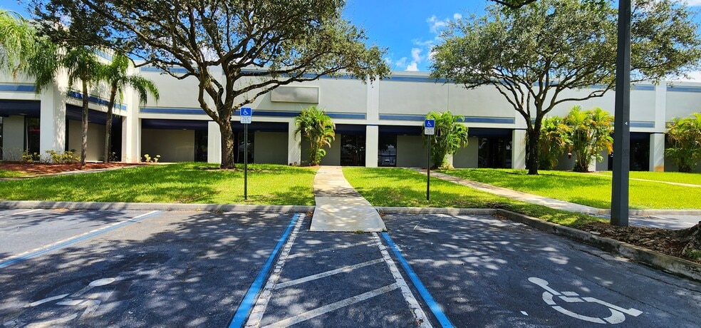 More Photos Of 11801 NW 100th Rd, Medley Warehouse For Lease