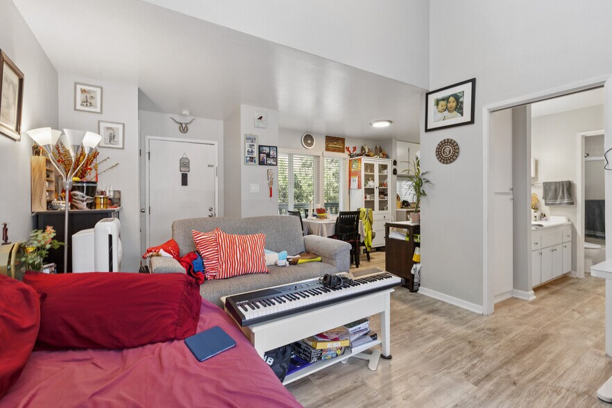 More Photos Of 1411 Oxford St, Redwood City Apartments For Sale