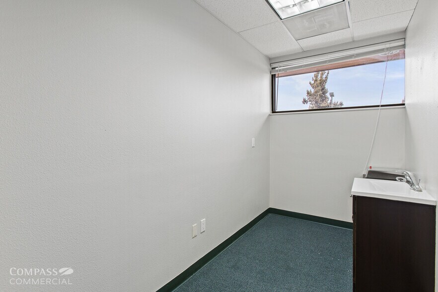 More Photos Of 2698 NE Courtney Dr, Bend Medical For Lease