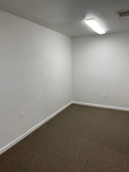 More Photos Of 130 Lenox Ave, Stamford Warehouse For Sale