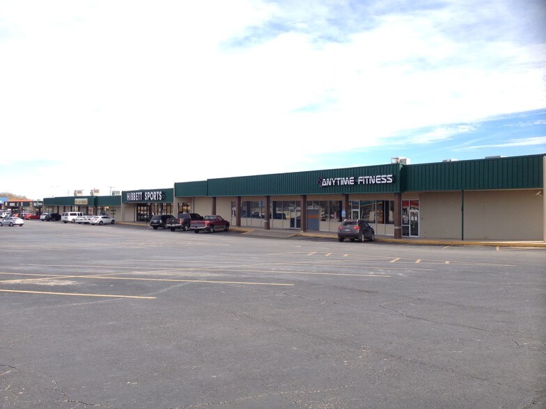 More Photos Of Broadway at Hailey St @ Broadway at Hailey St, Sweetwater Unknown For Lease