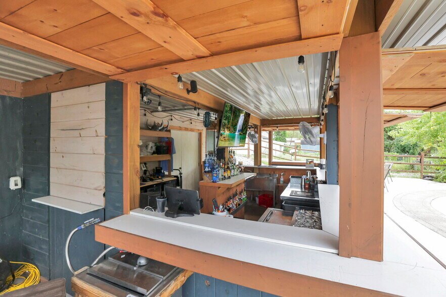 More Photos Of 14675 Zion Rd, Thornville Restaurant For Sale